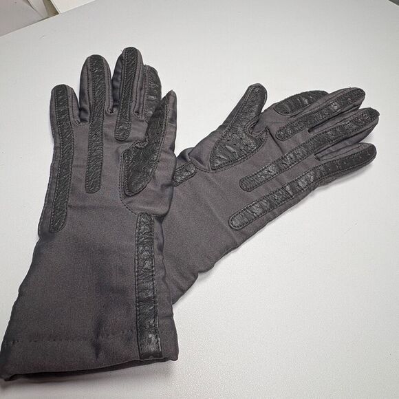 Isotoner Aris Warm Ups Driving Gloves Women OS Gray  Chevron Stretch Nylon, Span - Picture 2 of 7